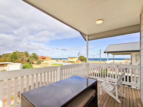 Century 21 SouthCoast: White Caps - Accommodation Adelaide 3