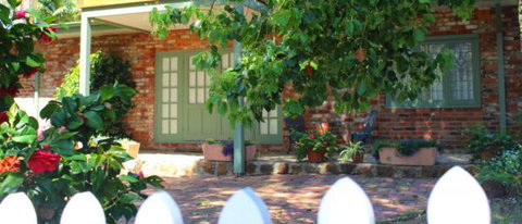 Kalamunda Carriages And Three Gums Cottage - Accommodation Adelaide 0