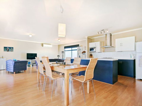 Century 21 SouthCoast: Whinnerah Sunsets - Accommodation Adelaide 2