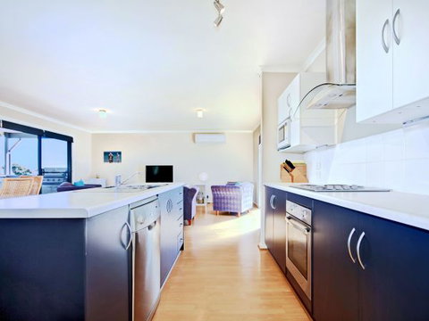 Century 21 SouthCoast: Whinnerah Sunsets - Accommodation Adelaide 3