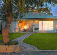 17 QED Lakehouse - Accommodation Adelaide