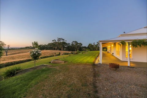 Jura House - Accommodation Adelaide 0