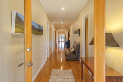 Jura House - Accommodation Adelaide 1