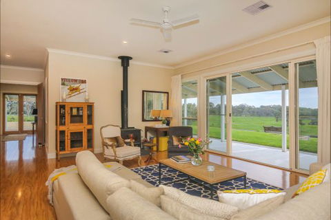 Jura House - Accommodation Adelaide 2