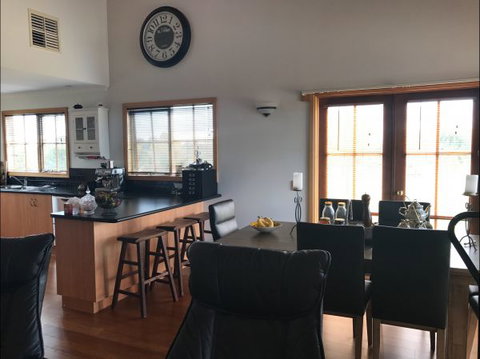 Rutherglen Christmas Trees Farm Stay - Accommodation Adelaide 2