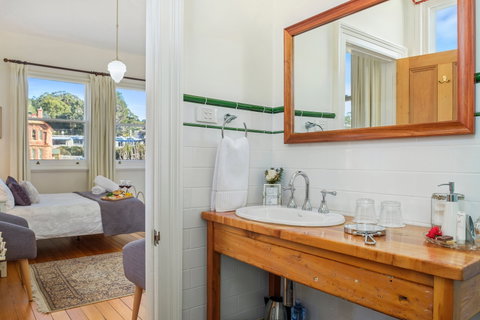 Cygnet Old Bank B&B - Accommodation Adelaide 2
