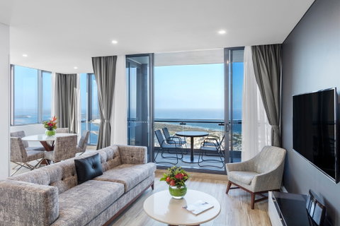 Meriton Suites Southport - Accommodation Adelaide 1