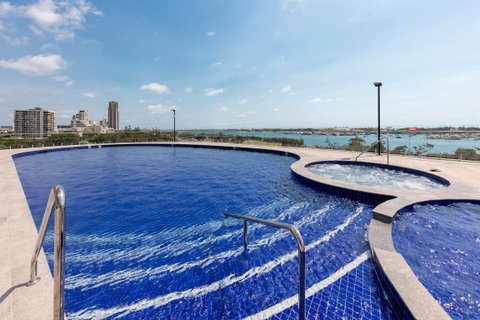 Meriton Suites Southport - Accommodation Adelaide 2
