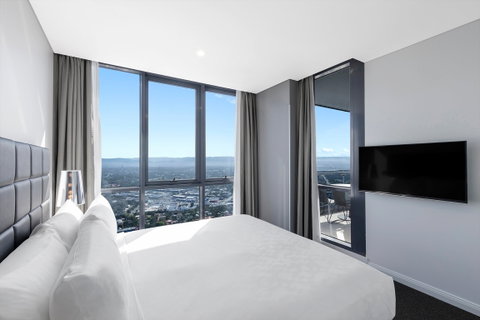 Meriton Suites Southport - Accommodation Adelaide 4
