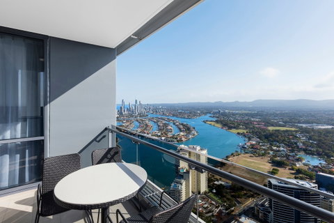 Meriton Suites Southport - Accommodation Adelaide 5