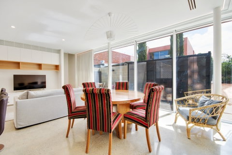 Swainson On Castle - Accommodation Adelaide 2