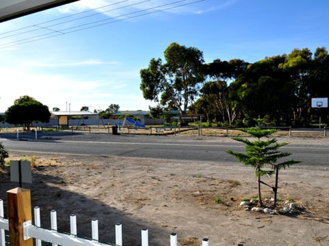 The Dwicke - Accommodation Adelaide 9