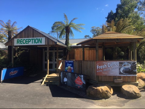 Tullah Lakeside Lodge - Accommodation Adelaide 0