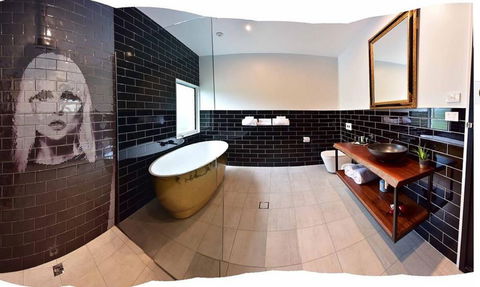 Boogie Woogie Beach House - Accommodation Adelaide 1