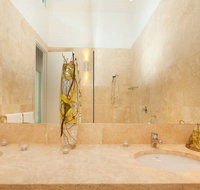 Clique 3 - Accommodation Adelaide