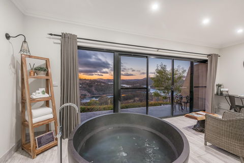 Eagle View Escape - Accommodation Adelaide 0