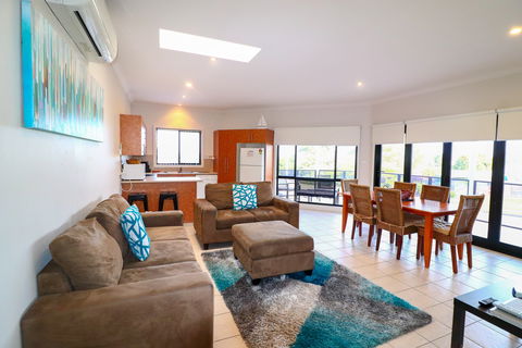 Flexi Five- Belmont - Accommodation Adelaide 1