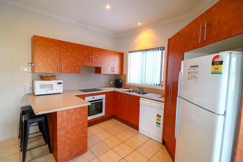 Flexi Five- Belmont - Accommodation Adelaide 2