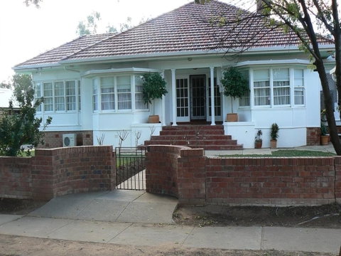 Poets On Mertin - Accommodation Adelaide 1