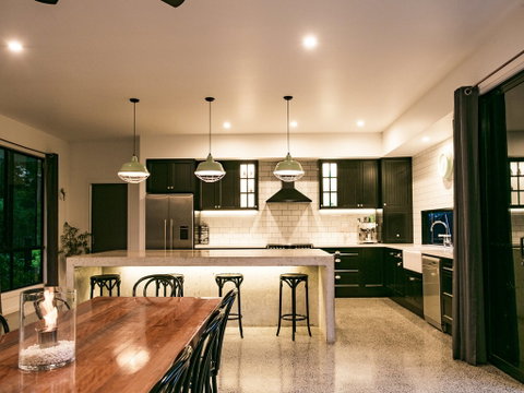 Friday Sabai - Accommodation Adelaide 2