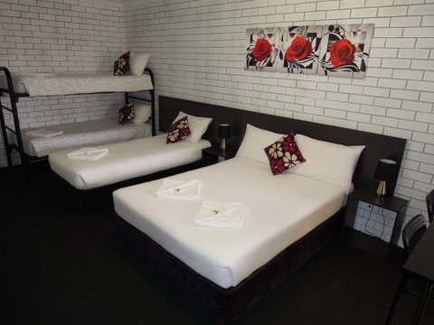 Jackaroo Apartments - Motel - Accommodation Adelaide 2