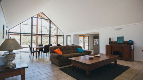 Kangaroo Retreat Holiday House - Accommodation Adelaide 0