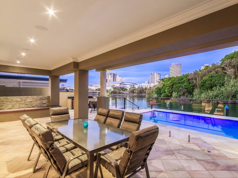 Lakeland Keys Broadbeach - Vogue Holiday Homes - Accommodation Adelaide 1