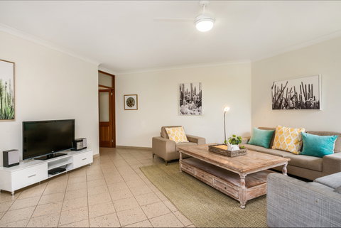 Byron Breeze Five - Accommodation Adelaide 2