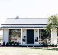 Chic Country Cottage with Vineyard Views - Accommodation Adelaide