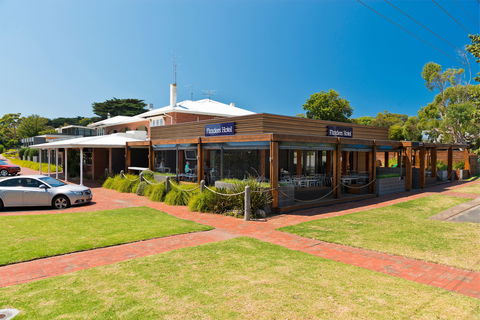 Flinders Hotel - Accommodation Adelaide 1