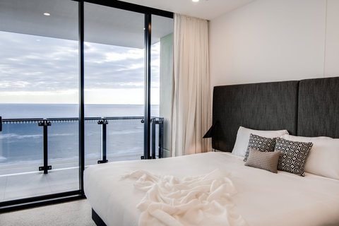 Iconic Kirra Beach Resort - Accommodation Adelaide 0
