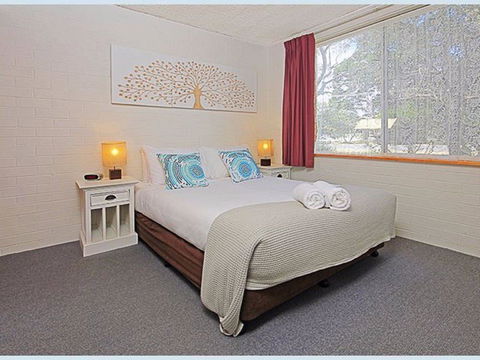 The Lodge Broulee - Accommodation Adelaide 0