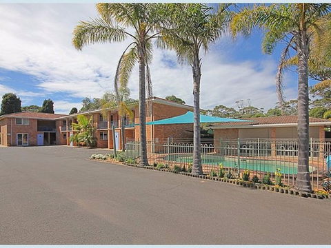 The Lodge Broulee - Accommodation Adelaide 1