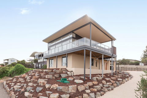 Neighbour Avenue - Accommodation Adelaide 0