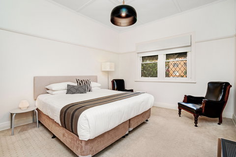 Newcastle Executive Homes - Cooks Hill Cottage - Accommodation Adelaide 1