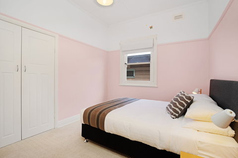 Newcastle Executive Homes - Cooks Hill Cottage - Accommodation Adelaide 2