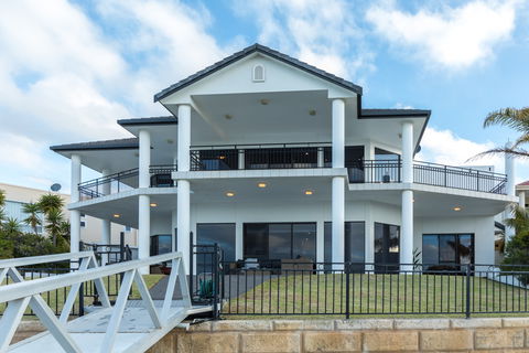 Port Lincoln Marina Luxury Escape - Accommodation Adelaide 1