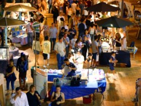 Surfers Paradise Beachfront Markets - Accommodation Adelaide 0