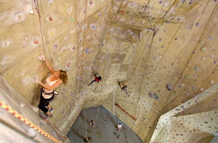 Cliffhanger Climbing Gym - Accommodation Adelaide 3