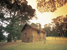 Heysen - The Cedars - Accommodation Adelaide 0