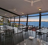 Pee Wee's at the Point - Accommodation Adelaide