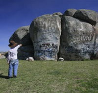 Thunderbolts Rock - Accommodation Adelaide