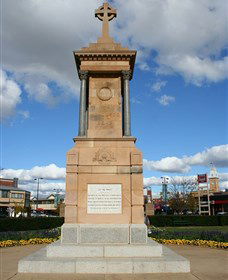 Warwick War Memorial And Gates - Accommodation Adelaide 1