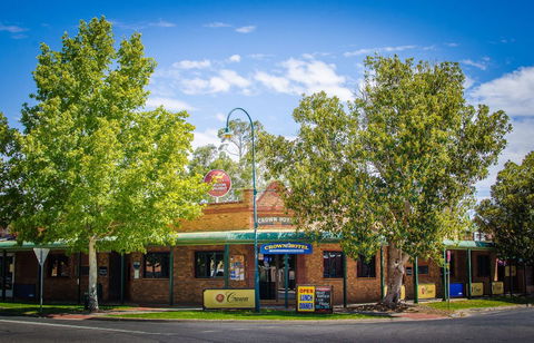 Crown Hotel Wentworth - Accommodation Adelaide 0
