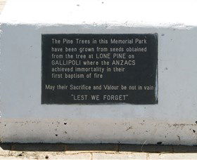 War Memorial And Heroes Avenue, Roma - Accommodation Adelaide 1