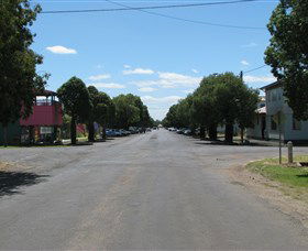 War Memorial And Heroes Avenue, Roma - Accommodation Adelaide 3
