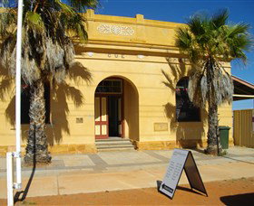 Golden Outback WA Accommodation Adelaide
