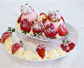 The Big Strawberry - Accommodation Adelaide 3