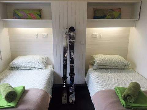 Elk At Falls - Accommodation Adelaide 0