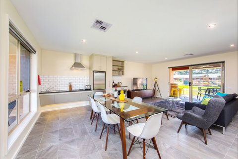 Howlong Golf Resort - Accommodation Adelaide 0